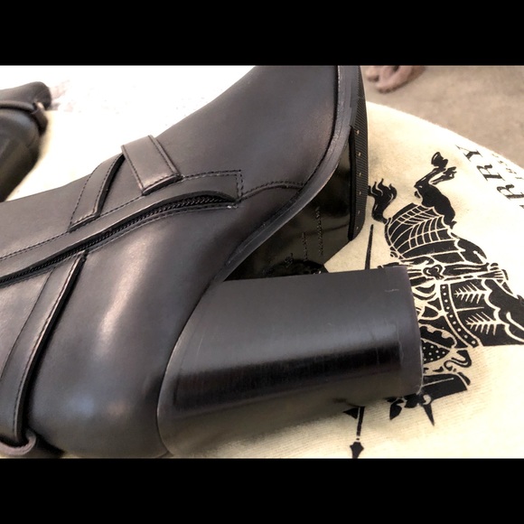Burberry women’s black Leather Booties European-size 38 - Picture 7 of 8